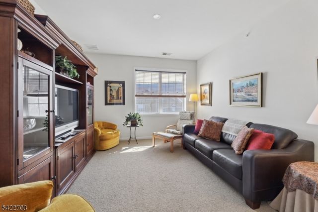 9402 Warrens Way, Wanaque Boro, NJ 07465