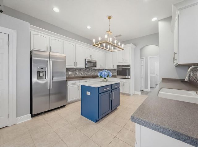 11530 OYSTER BAY CIRCLE, New Port Richey, FL 34654