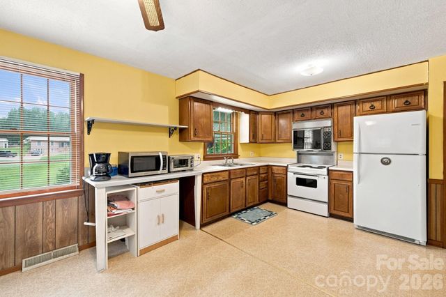 1714 Lazenby Street, Newton, NC 28658