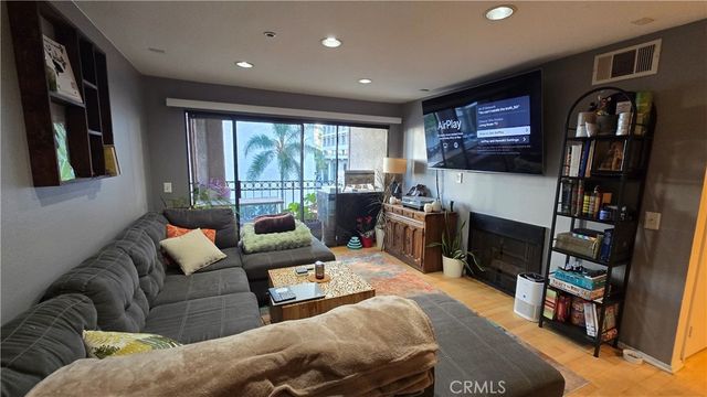 35 Linden 301, Long Beach, CA 90802