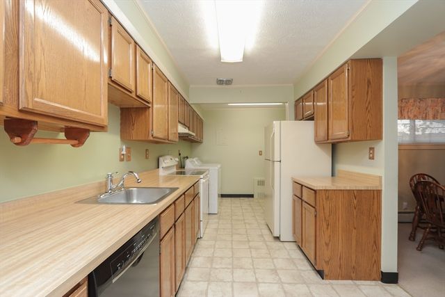 125 Greenwood Ter 125, Chicopee, MA 01022