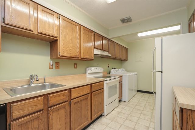 125 Greenwood Ter 125, Chicopee, MA 01022