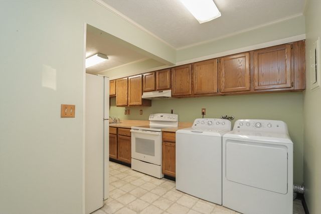 125 Greenwood Ter 125, Chicopee, MA 01022