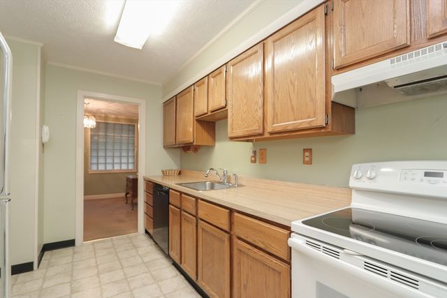 125 Greenwood Ter 125, Chicopee, MA 01022