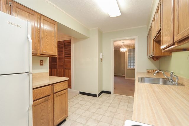 125 Greenwood Ter 125, Chicopee, MA 01022