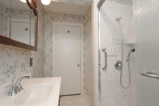 125 Greenwood Ter 125, Chicopee, MA 01022