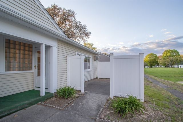 125 Greenwood Ter 125, Chicopee, MA 01022