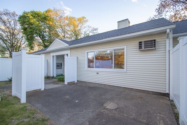 125 Greenwood Ter 125, Chicopee, MA 01022