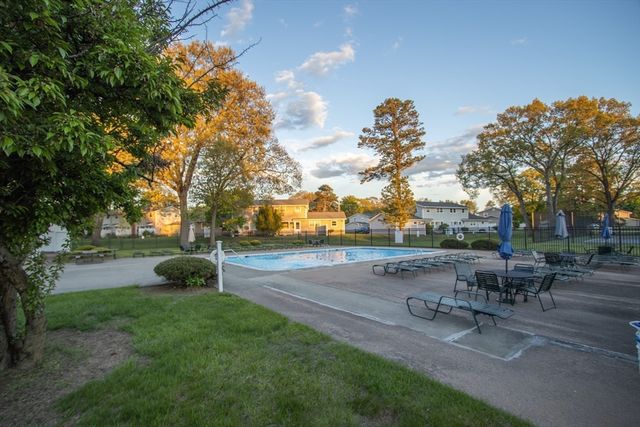 125 Greenwood Ter 125, Chicopee, MA 01022
