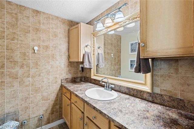 3322 N Key DR 1, North Fort Myers, FL 33903