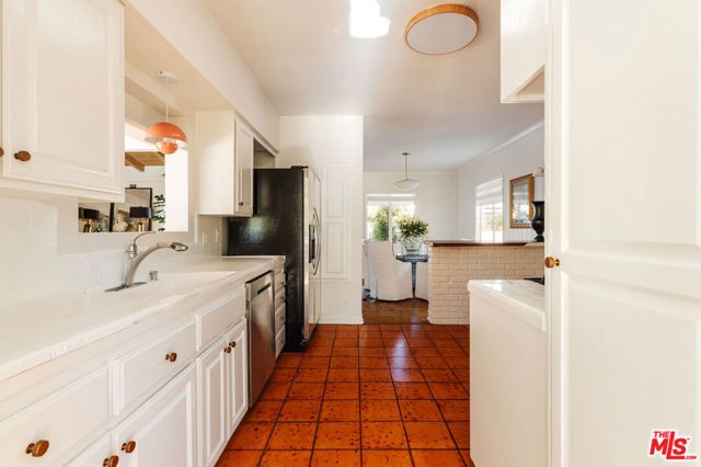 809 Broom Way, Los Angeles, CA 90049