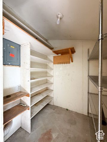 6056 S 2075 E, Holladay, UT 84121