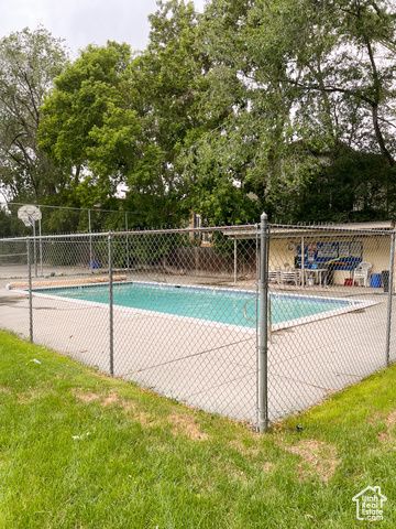 6056 S 2075 E, Holladay, UT 84121