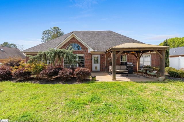 110 N Carleila Lake Way, Spartanburg, SC 29307