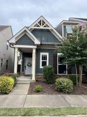 2819 Sterlingshire Dr, Murfreesboro, TN 37128