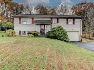 33 Dawn Avenue, Torrington, CT 06790