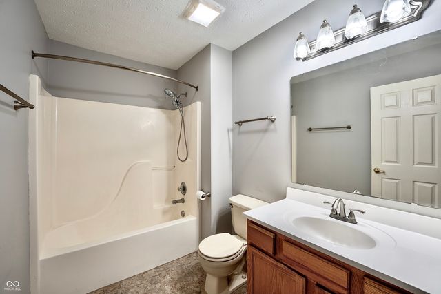 25 English Green, Westfield, IN 46074