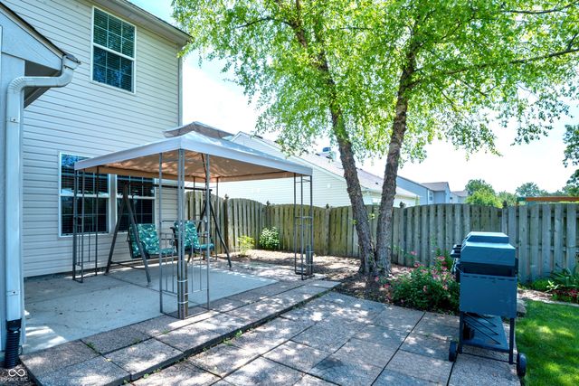 25 English Green, Westfield, IN 46074