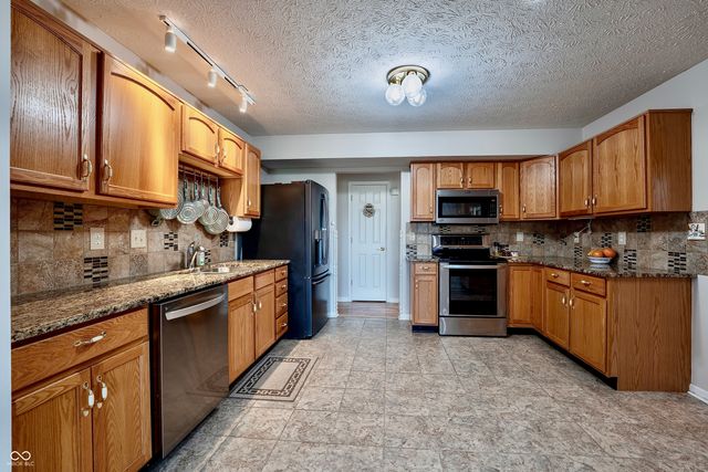 25 English Green, Westfield, IN 46074