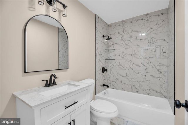 196 JERRYS AVE, Clayton, NJ 08312