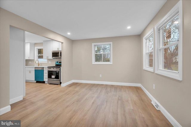 196 JERRYS AVE, Clayton, NJ 08312