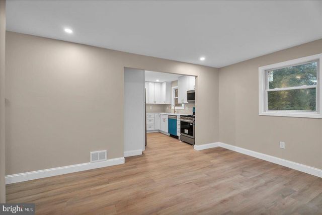 196 JERRYS AVE, Clayton, NJ 08312