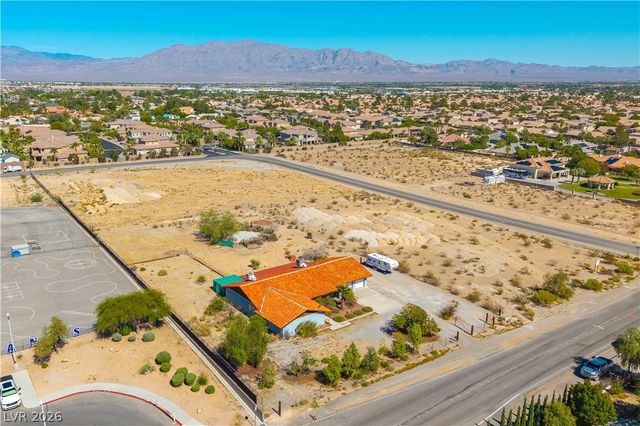 8520 West Hammer Lane, Las Vegas, NV 89149