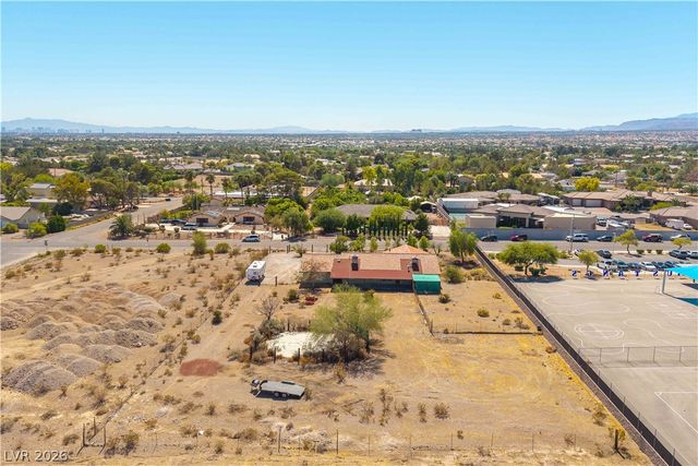 8520 West Hammer Lane, Las Vegas, NV 89149