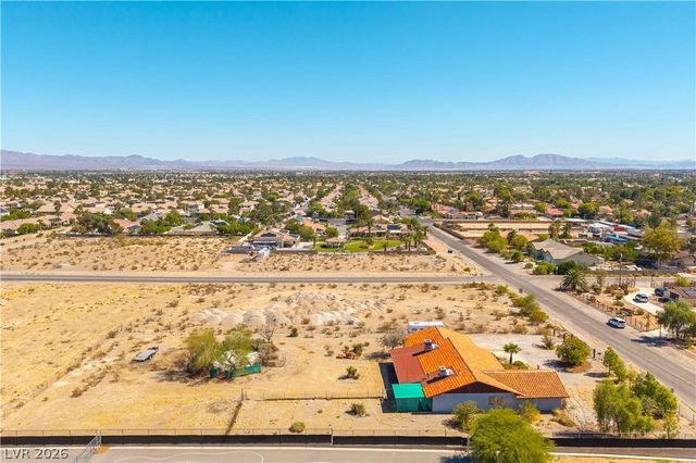 8520 West Hammer Lane, Las Vegas, NV 89149