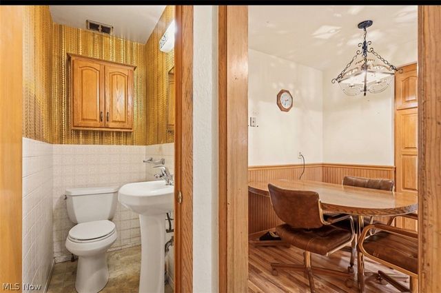 1771 Crestwood Road, Mayfield Heights, OH 44124