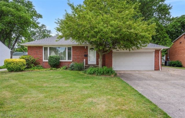1771 Crestwood Road, Mayfield Heights, OH 44124