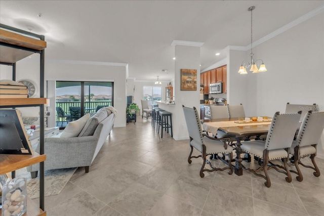 5527 PALMER CIRCLE 203, Bradenton, FL 34211