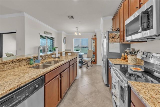 5527 PALMER CIRCLE 203, Bradenton, FL 34211