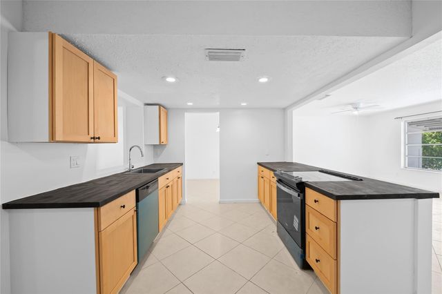 7005 NW 11th Street, Margate, FL 33063