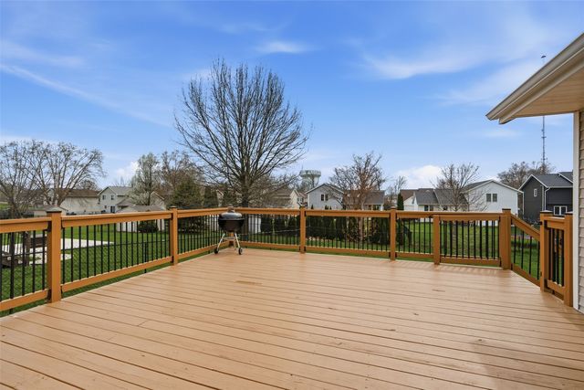 733 71st Street NE, Cedar Rapids, IA 52402