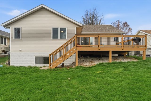 733 71st Street NE, Cedar Rapids, IA 52402