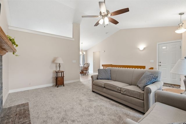 733 71st Street NE, Cedar Rapids, IA 52402