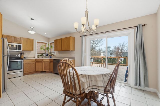 733 71st Street NE, Cedar Rapids, IA 52402