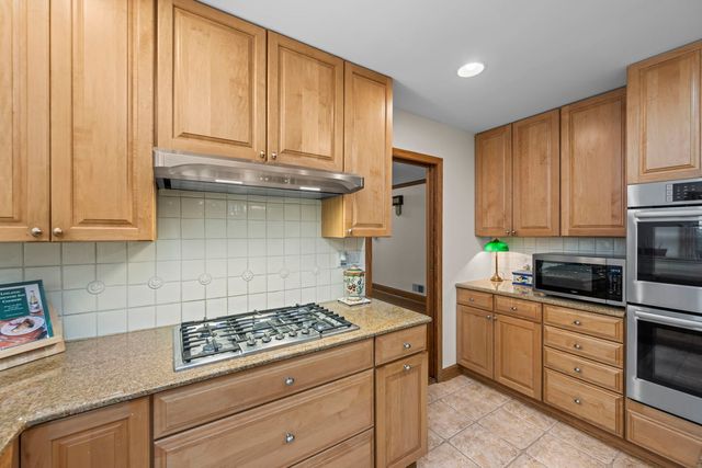 2285 Thorntree Lane, Palatine, IL 60067
