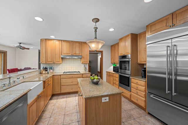 2285 Thorntree Lane, Palatine, IL 60067