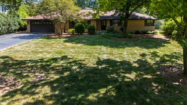 2285 Thorntree Lane, Palatine, IL 60067