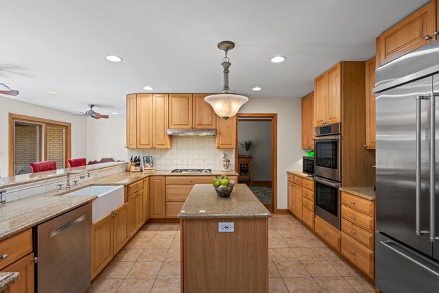2285 Thorntree Lane, Palatine, IL 60067