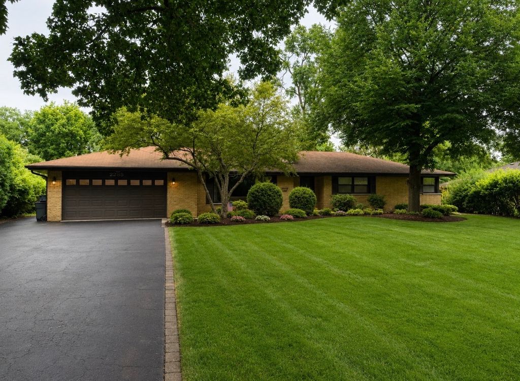 2285 Thorntree Lane, Palatine, IL 60067