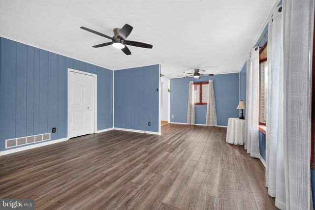 153 W EDINBURGH DR, New Castle, DE 19720