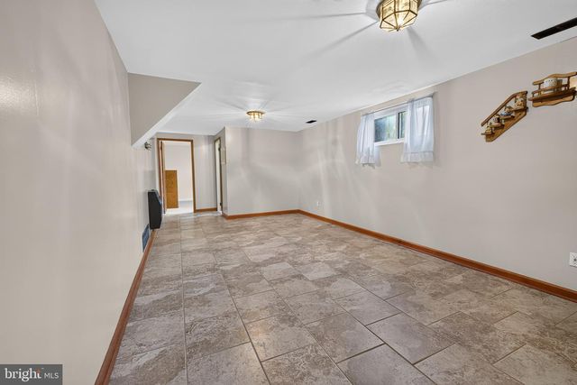 153 W EDINBURGH DR, New Castle, DE 19720