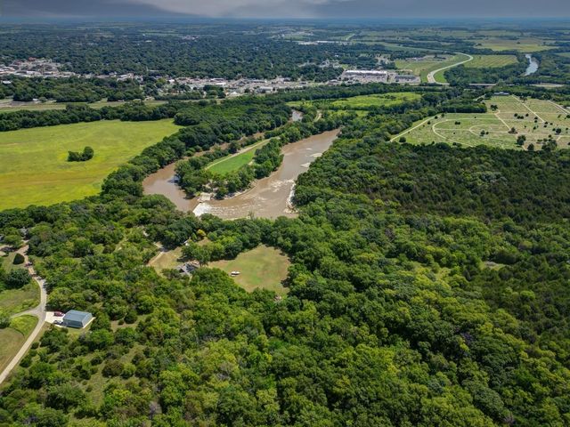 1901 Kitch Rd, Winfield, KS 67156