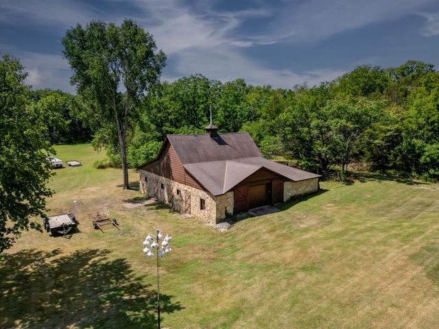 1901 Kitch Rd, Winfield, KS 67156