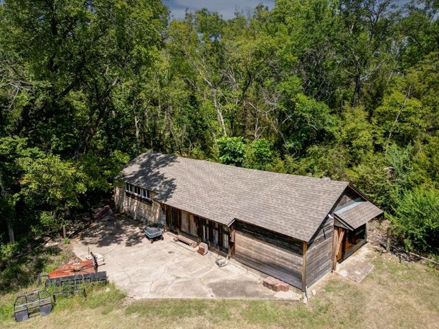 1901 Kitch Rd, Winfield, KS 67156