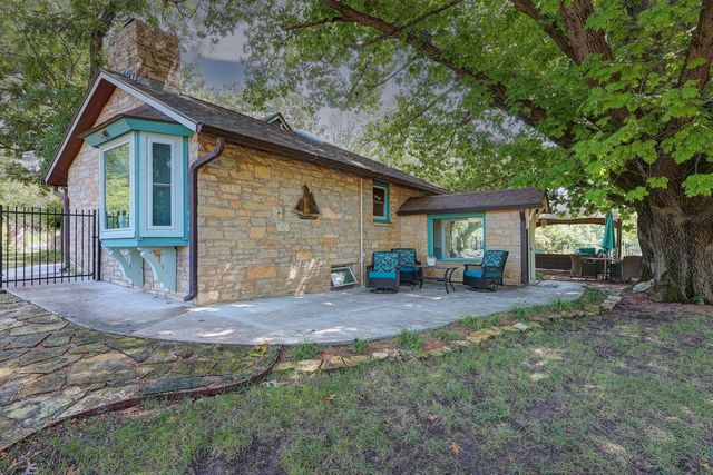 1901 Kitch Rd, Winfield, KS 67156