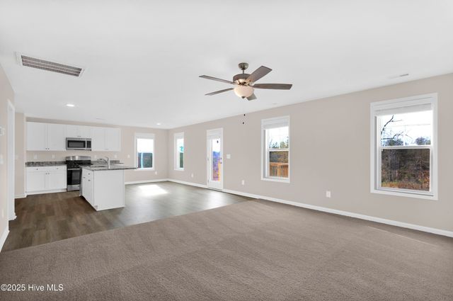 2145 Purebred Circle, Hope Mills, NC 28348